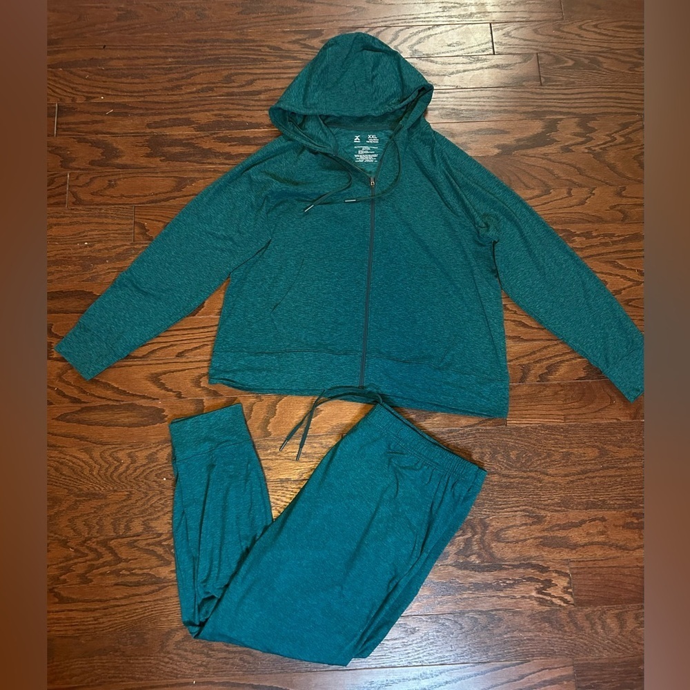xersion sweatsuit